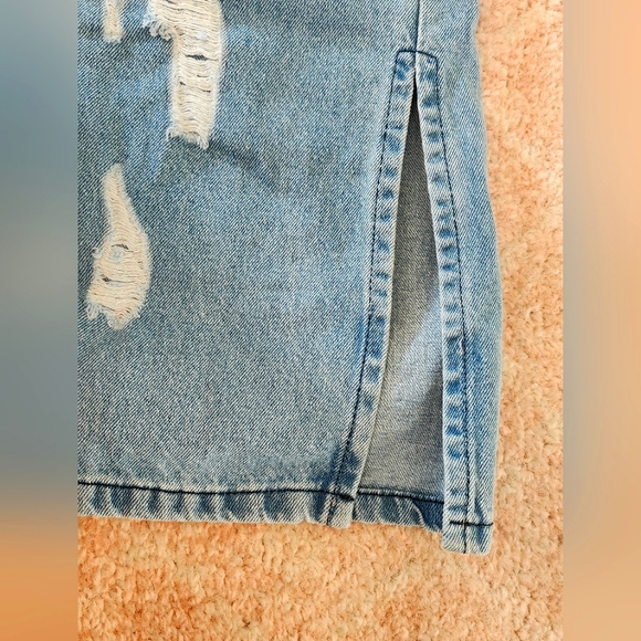 Distressed Long Baggy Jeans - Trendy Urban Streetwear - Picture 3 of 10